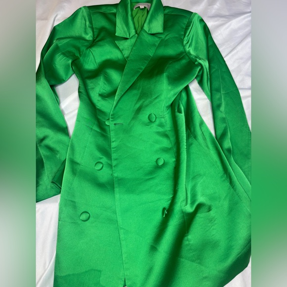 Adelyn Rae Jackets & Blazers - Adelyn Rae Emerald Green blazer dress Coat size small elegant statement mini